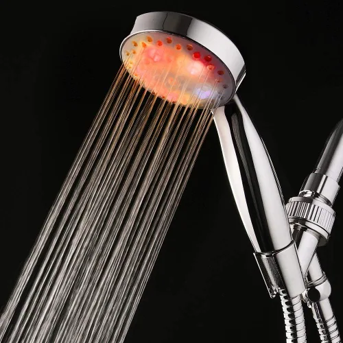 Vista 3 de Cabezal de ducha LED KAIREY con mango 7 colores que cambian automáticamente, luz de ducha que se enciende con mango pulido cromado con manguera