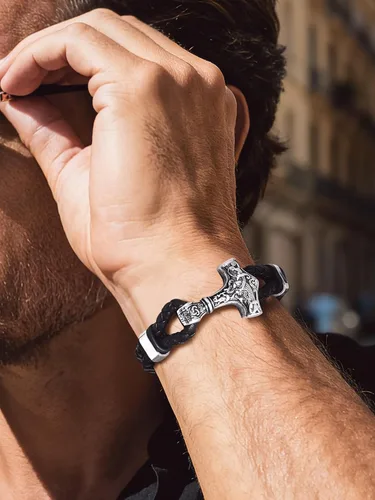 Vista 5 de Bandmax Pulsera trenzada de cuero negro para hombre con colgante gótico punk, pulsera de cuero con hebilla de acero inoxidable, paquete de regalo