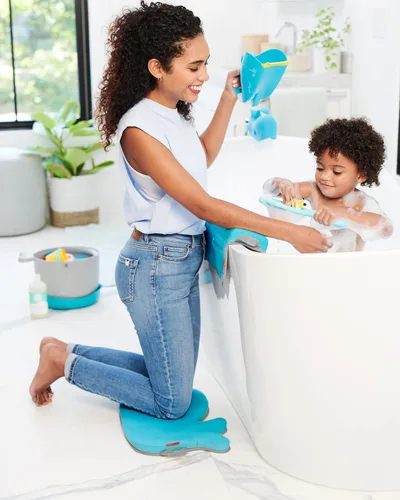 Vista 6 de Skip Hop. Bañador de bebe antilágrimas con forma de ballena. Azul