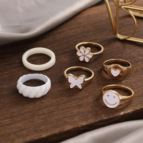 Vista 6 de KISS WIFE Cute Rings Aesthetic Rings for Girls Women Y2K Preppy Jewelry Stackable Joint Finger Rings for Teen Girls Gold White Pink Green Rings Set