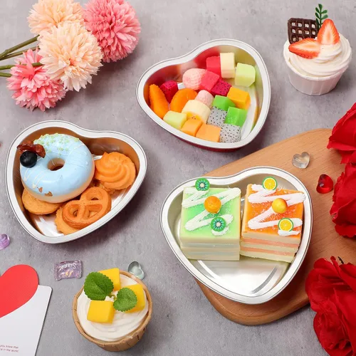 Vista 2 de Nuogo Moldes de papel de aluminio de 5 pulgadas con forma de corazón para pasteles con tapas transparentes de 7.6 fl oz/7.92 onzas, molde desechable