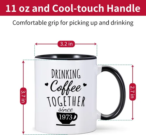 Vista 6 de Regalo de boda del 50 aniversario para padres – Beber café juntos desde 1973 taza de café personalizada con nombre de pareja y año de boda, regalos
