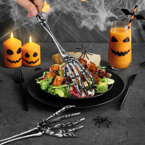 Vista 8 de Luxshiny Juego de pinzas de ensalada de garra de esqueleto, 2 utensilios de cocina plateados de Halloween para fiestas espeluznantes y decoraciones