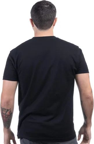 Vista 4 de Camiseta divertida con el juego de bromas con texto en inglés "I'm Not Procrastinating, I'm Doing Side Quests