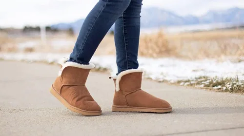 Vista 4 de Dearfoams Fireside Perth Shearling - Pantuflas de bota, forro de piel de oveja, para mujer