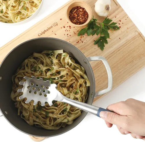 Vista 2 de Calphalon Edge - Servidor de pasta de acero inoxidable con mango de silicona, resistente al calor, antiadherente, seguro, tenedor para servir pasta