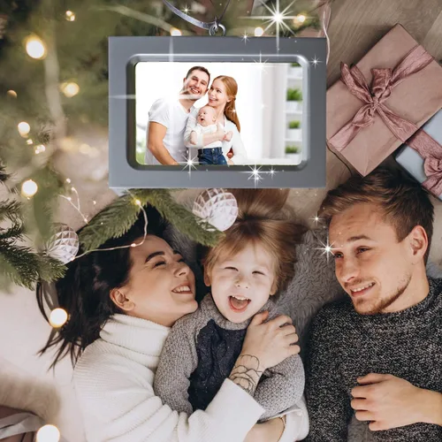 Vista 4 de Marco de fotos horizontal, elegante diseño plateado, juego de 4 piezas para árbol de Navidad, con capacidad para fotos de 2.75 x 1.75 pulgadas