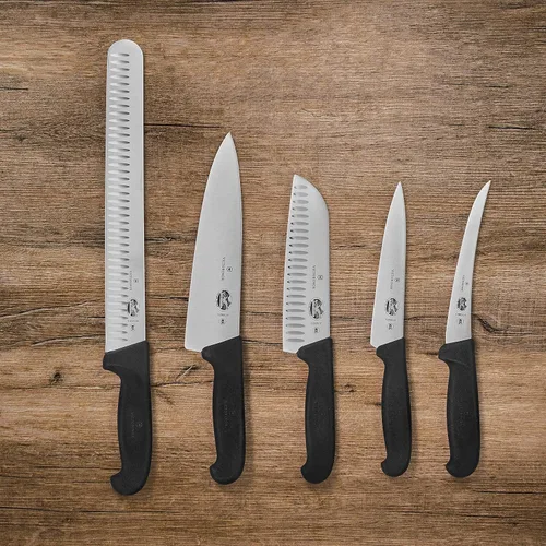 Vista 5 de Cuchillo de chef Victorinox, cuchillo pequeño de 5 pulgadas con mango de Fibrox, cuchillo de chef, 6 pulgadas, Negro