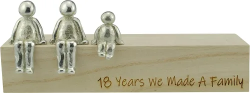 Vista 2 de Pirantin Idea del 18 aniversario – 18 años hicimos un adorno de metal familiar – Elige tu combinación familiar (1 niño)
