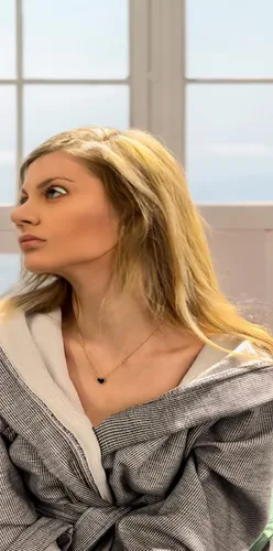 Vista 2 de YoungFashionLabel - My Happy Double Black And Red Heart Crystal Necklace