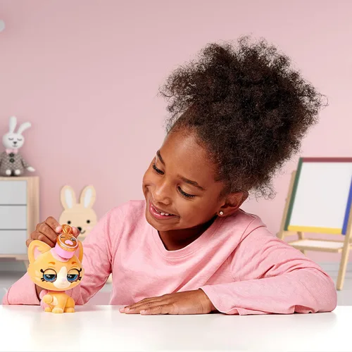 Vista 3 de Kindi Kids Aromática Sisters Pawsome Royal Family - Muñeca de Juego Preescolar de 10": Tiara Sparkles, Baby Kindi de 6.5": Teenie Tiara, y Kindi