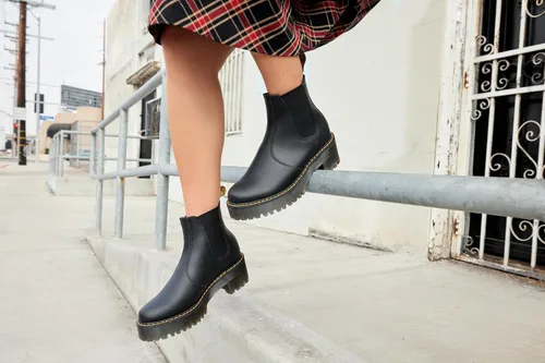 Vista 7 de Dr. Martens Botas Chelsea de piel Sanguine para mujer