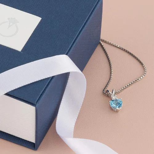 Vista 6 de Peora Topacio azul suizo con colgante de diamante para mujer, oro blanco de 14 quilates, piedra natal de piedras preciosas auténticas, solitario
