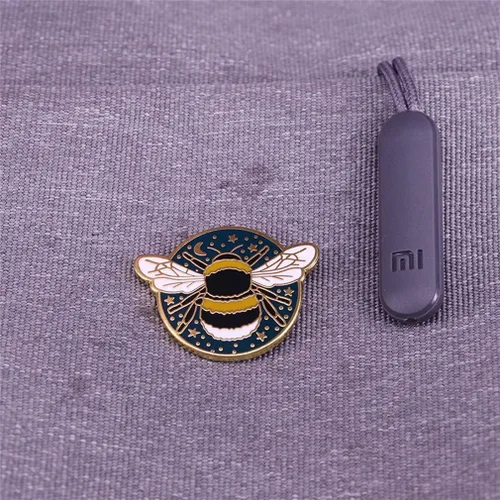 Vista 4 de Insignia de abejorro Broche de estrella y luna para artista, joyería brillante, arte de graduación, regalo de recuerdo de graduación, broche