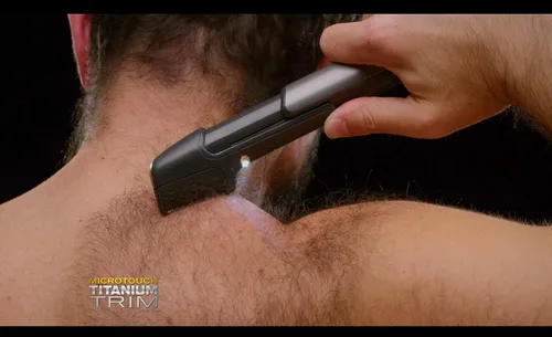 Vista 3 de Microtouch Recorte de titanio, herramienta de corte de cabello iluminada y peluquería corporal