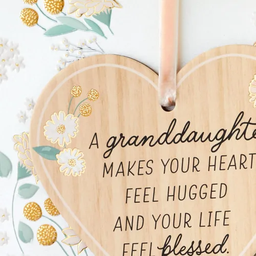 Vista 5 de Tarjeta de cumpleaños de Hallmark para nieta (con adorno de corazón removible)