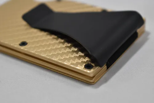 Vista 4 de Cartera de aluminio minimalista delgada de fibra de carbono con bloqueo RFID y clip para dinero para hombres y mujeres Gran regalo para papá marido
