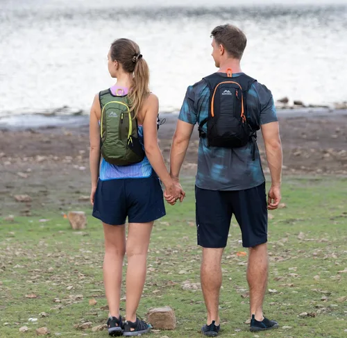 Vista 7 de MARCHWAY Mochila de hidratación ligera con correas estilo chaleco y bolsa de agua de TPU de 2.5 L, versátil y elegante paquete de múltiples