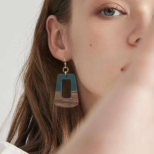 Vista 5 de COIRIS Pendientes colgantes de aro empalmados de resina de madera natural para mujer