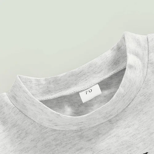 Vista 4 de Conjunto de camiseta de manga corta con estampado de vaca para bebé, pantalones cortos sólidos, ropa de verano