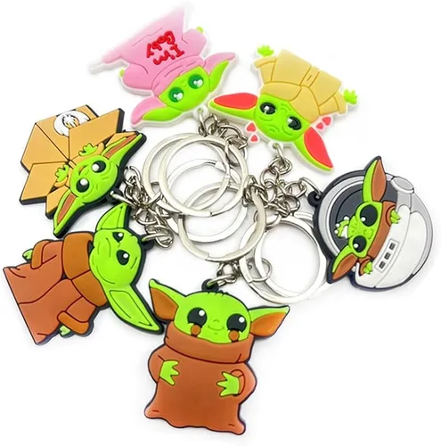 Vista 4 de ZKTSRY 6 llaveros Baby Yoda, dije de dibujos animados de anime de goma de PVC, llaveros de cosplay de anime, regalos para niñas, hombres y mujeres