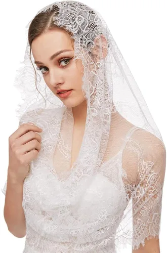 Vista 4 de Mantilla Veil Latin Mass Head Cover Spanish Style Lace Tradicional Vintage Inspirado Infinity Forma (blanco), Blanco