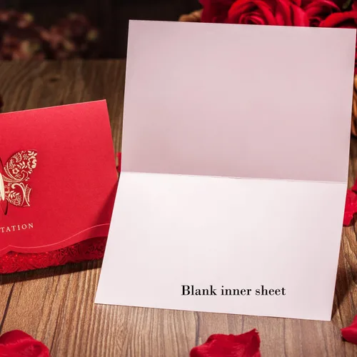 Vista 4 de Hosmsua 50 tarjetas de invitaciones de flora de encaje cortado con láser rojo con mariposa dorada y sobres para despedida de soltera, boda