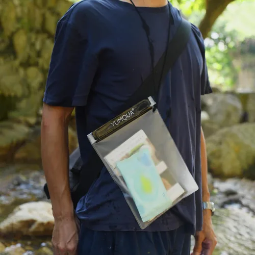 Vista 5 de YUMQUA Bolsa impermeable transparente, bolsa impermeable para documentos, soporte para pasaporte, funda hermética para mapas, bolsa impermeable a