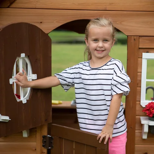 Vista 6 de Backyard Discovery Aspen - Casa de juegos de madera de cedro para niños tipo cabaña con cocina de juego, barra de aperitivos, banco de pícnic