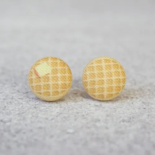 Vista 2 de Waffle Fabric Button Earrings
