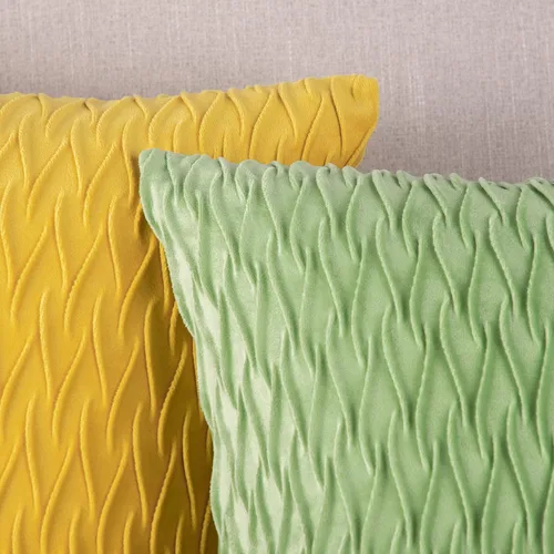 Vista 5 de MADIZZ Juego de 2 fundas de almohada decorativas de terciopelo súper suave de 16 x 16 pulgadas, diseño cuadrado verde manzana con textura