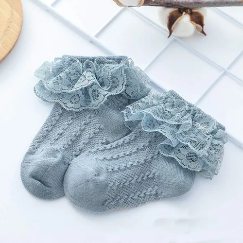 Vista 4 de Colorful Childhood Calcetines de encaje con volantes y ojales para bebés y niñas pequeñas, calcetines cortos de doble encaje para recién nacidosbebés