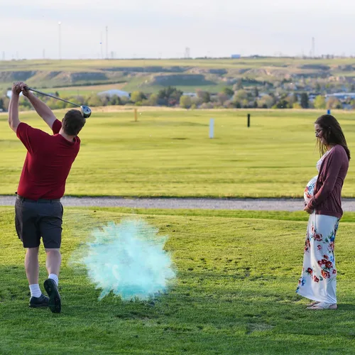 Vista 3 de Pelotas de golf explosivas: paquete de 3 bromas y revelación de género