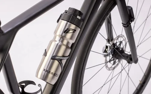 Vista 3 de Speedfil Speedflask - Botella de agua deportiva de acero inoxidable aislada al vacío de 21 onzas con tapa trasera de rebote 2.0 (plateado)