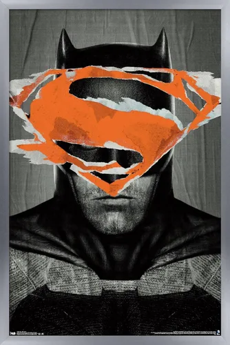 Vista 10 de Trends International DC Comics Movie - Batman v Superman - Batman Teaser Wall Poster, 14.725" x 22.375", Barnwood Framed Version Versión enmarcada