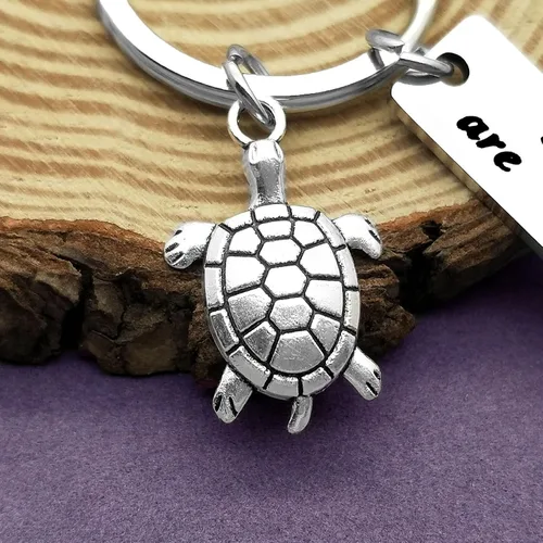 Vista 3 de Vadaka Turtle Lover - Llavero inspirador de tortuga para niñas, hijas, niños, mar, océano, regalo, joyería motivacional para hombres y mujeres