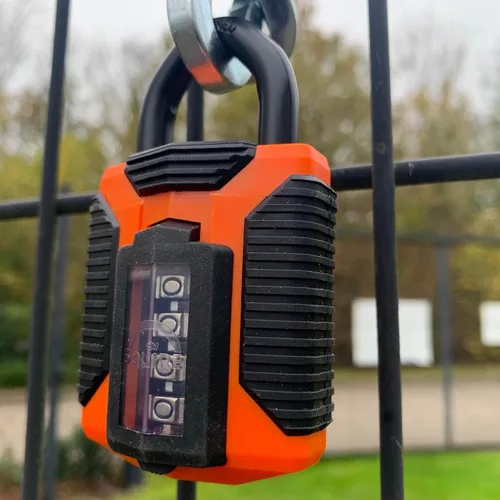 Vista 7 de Squire Candado resistente (CP50) – Grillete de acero más resistente – Candado combinado de 4 ruedas – Acero aleado para resistencia a la corrosión
