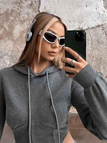 Vista 5 de Kepoita Y2K - Gafas de sol envolventes para hombres y mujeres modernas sombras futuristas Swift ovaladas deportivas Marco plateado espejo