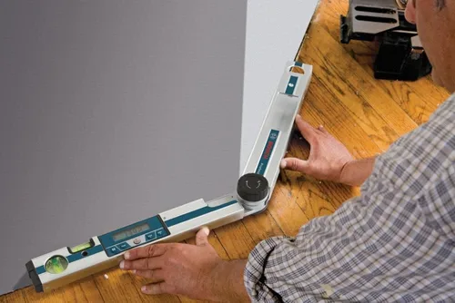 Vista 4 de Bosch GAM 220 MF Buscador digital de ángulos 4 en 1, incluye extensión de pata, 4 pilas AA y estuche de transporte