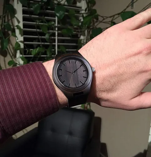 Vista 3 de Reloj de madera grabado casual, hecho a mano, reloj de madera para diferentes miembros de la familia, papá, mamá, hijo, hija, esposo, esposa