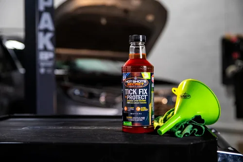 Vista 6 de Hot Shot's Secret Aditivo de aceite Tick Fix + Protect, 32 oz