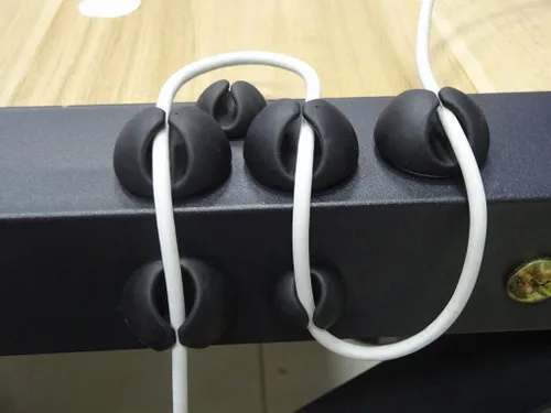 Vista 6 de Organizador de clips de cable para cables, sistema de gestión de cables autoadhesivo, para cargar cables de auriculares de red USB, para automóvil