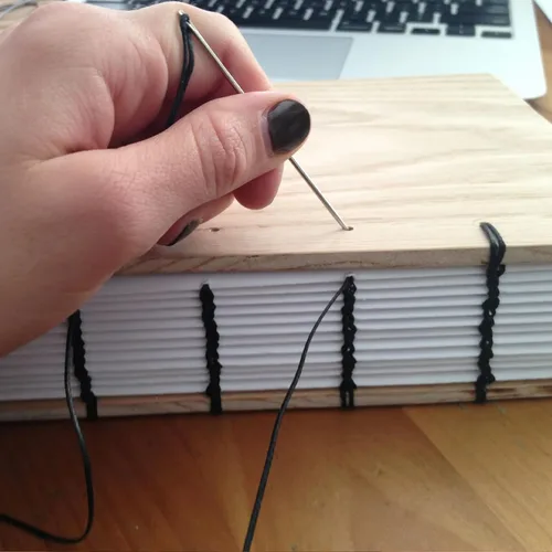 Vista 5 de Books by Hand, Hilo de lino encerado natural, tres de 20 yardas, para costura de cuero, BBHM206