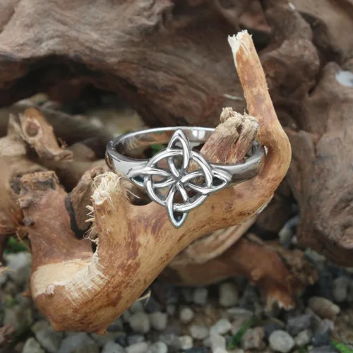 Vista 2 de Anillo de plata esterlina con nudo de brujas Wiccan cuaternario celta (tallas 4-15)