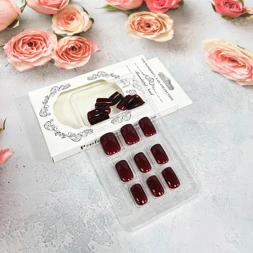 Vista 4 de Uñas postizas extra cortas, cuadradas, color rojo vino, uñas acrílicas pequeñas de color sólido, uñas postizas cortas de otoño con diseños, uñas