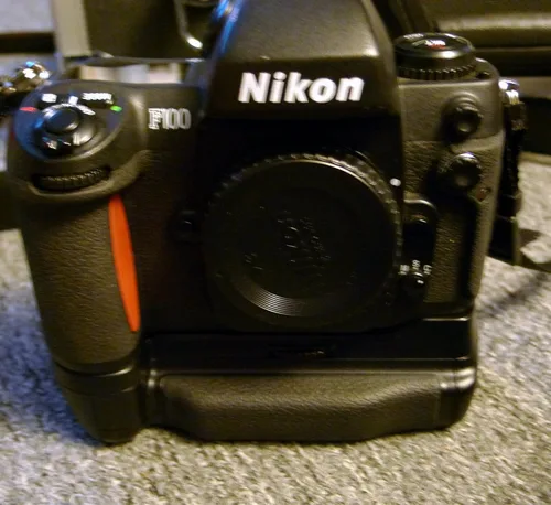 Vista 7 de NIKON Cuerpo de la cámara SLR de 1.378 in F100