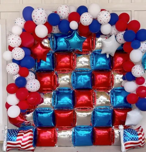 Vista 3 de Globos de aluminio cuadrados rojos, azules y plateados, kit de 25 globos de doble cara para fondo, túnel de helio, arco, guirnalda para el 4 de Rojo