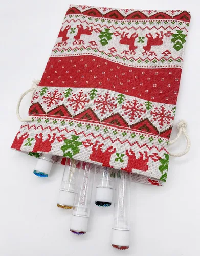 Vista 8 de Jexila 24 bolsas de regalo de arpillera de Navidad de 4 x 6 pulgadas, reutilizables, pequeñas bolsas de dulces con cordón de Navidad para niños