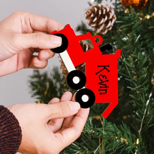 Vista 2 de Adorno de árbol de Navidad con nombre personalizado de madera para camión volquete, camión de transporte, equipo pesado, minicargadora, adorno