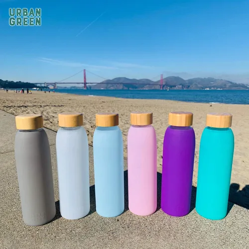 Vista 7 de Urban Green Botella de agua de vidrio con funda protectora de silicona y tapa de bambú, 18 onzas, tapa de acero inoxidable 304 1extra con asa, sin